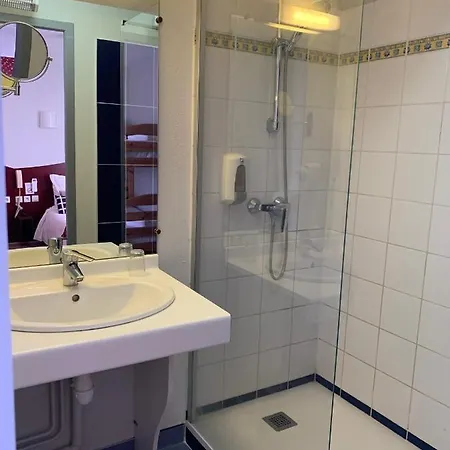 Les Commercants Hotell 2*