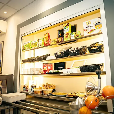 Отель Les Commercants 2*