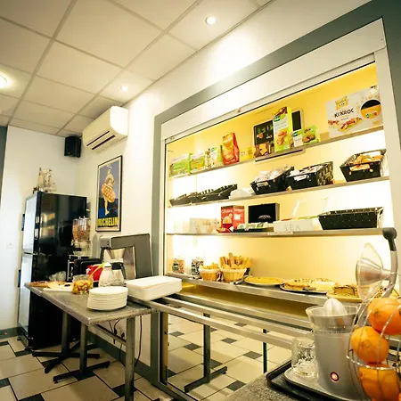 Отель Les Commercants Клермон-Ферран