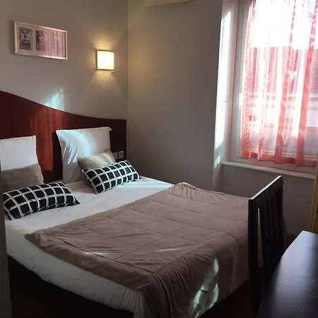 Отель Les Commercants