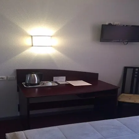 Отель Les Commercants 2*