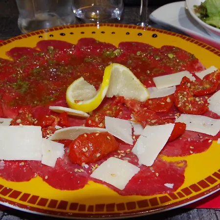 Отель Les Commercants Клермон-Ферран