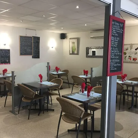 Отель Les Commercants