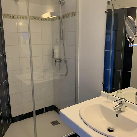 Les Commercants Hotell 2*