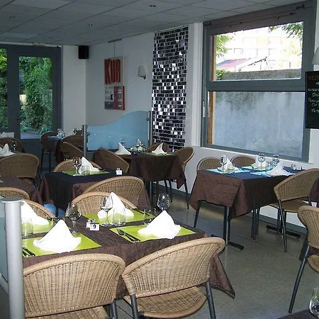 Отель Les Commercants