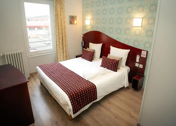 Les Commercants Hotel