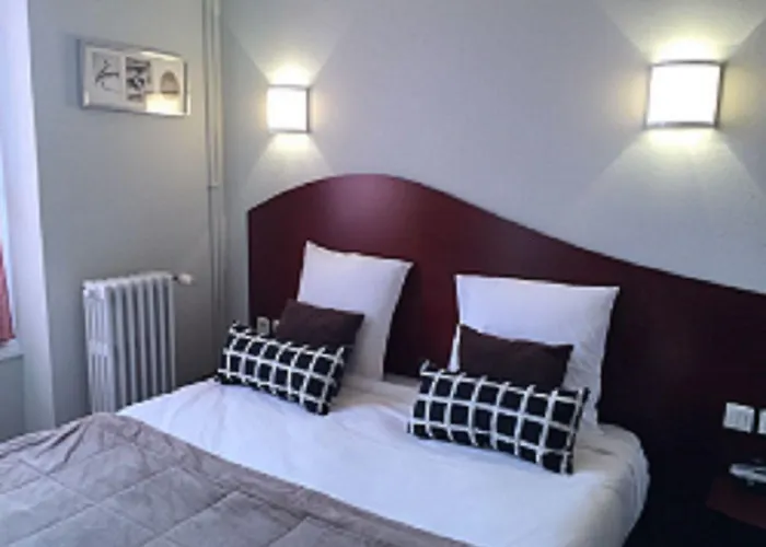 Les Commercants Hotel