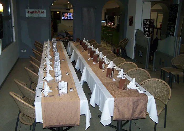 Les Commercants Hotel