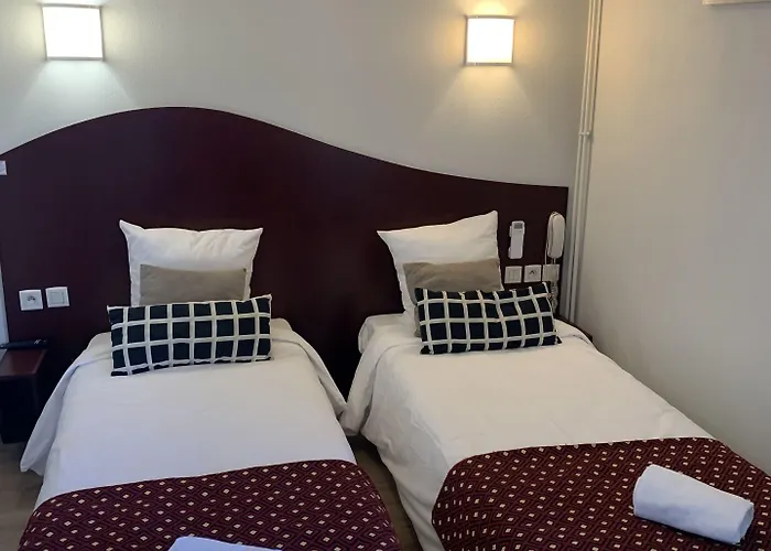 Les Commercants Hotel