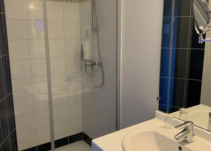 Les Commercants Hotel 2*